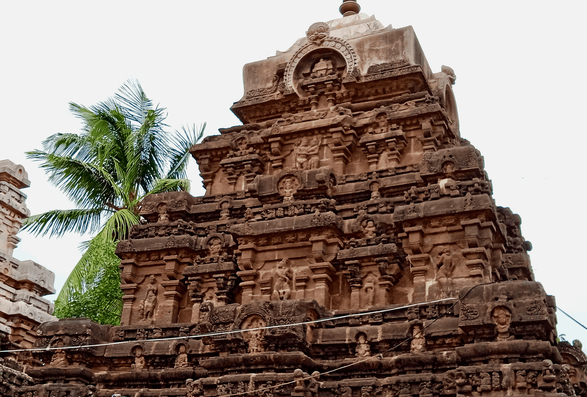 Templo Golingeswara do século IX em Biccavolu, Andhra Pradesh, construído durante o período Chalukya