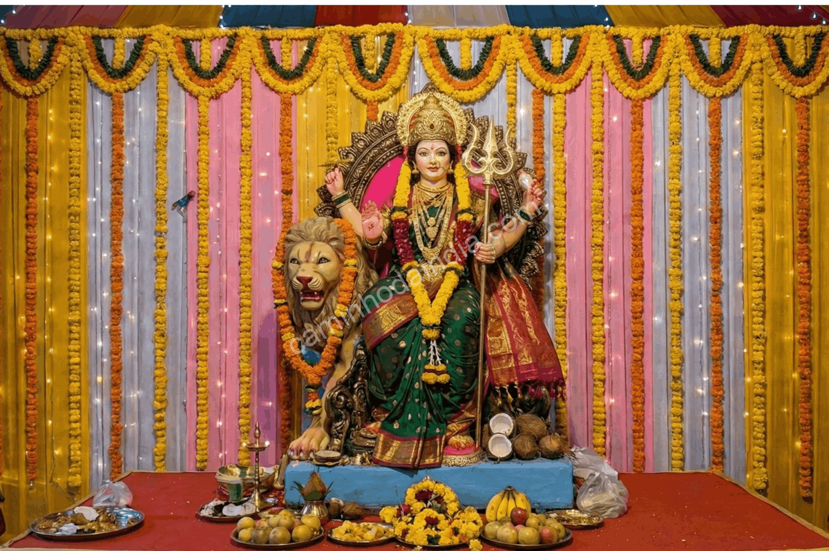 Ídolo da Deusa Durga montado em um mandap em Mumbai durante o Navratri