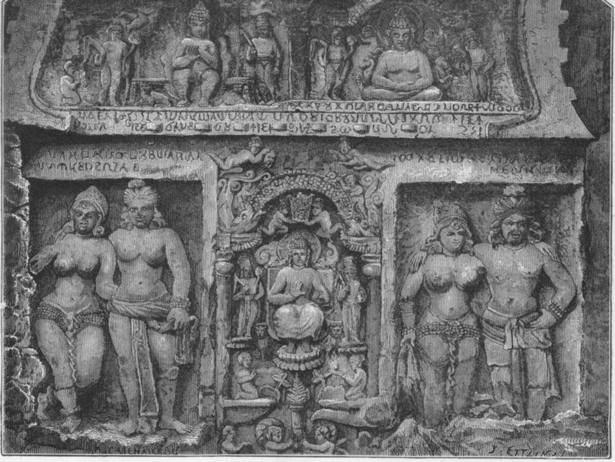 portal-chaitya-cavernas-de-karla-1878 Fotografia histórica de 1878 do portal do chaitya das Cavernas de Karla, um dos mais antigos e bem preservados complexos de cavernas escavadas na rocha da Índia