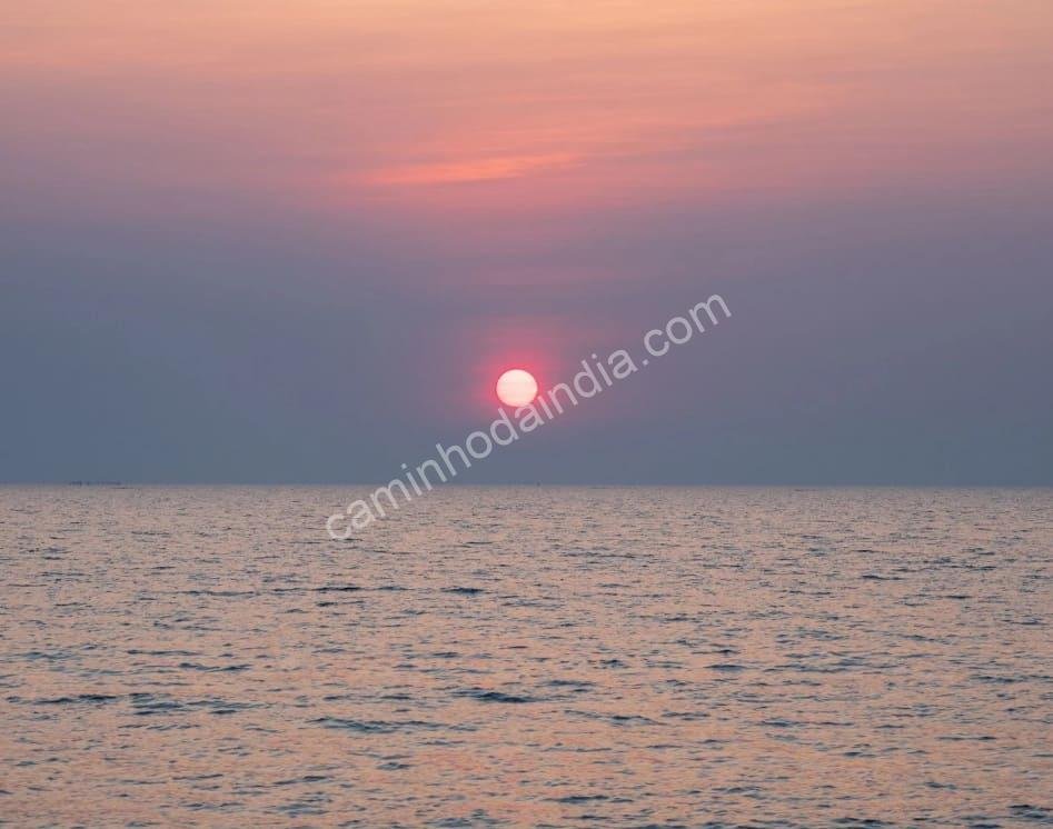 nascer-do-sol-visto-da-margem-do-rio Chhath Puja na Índia