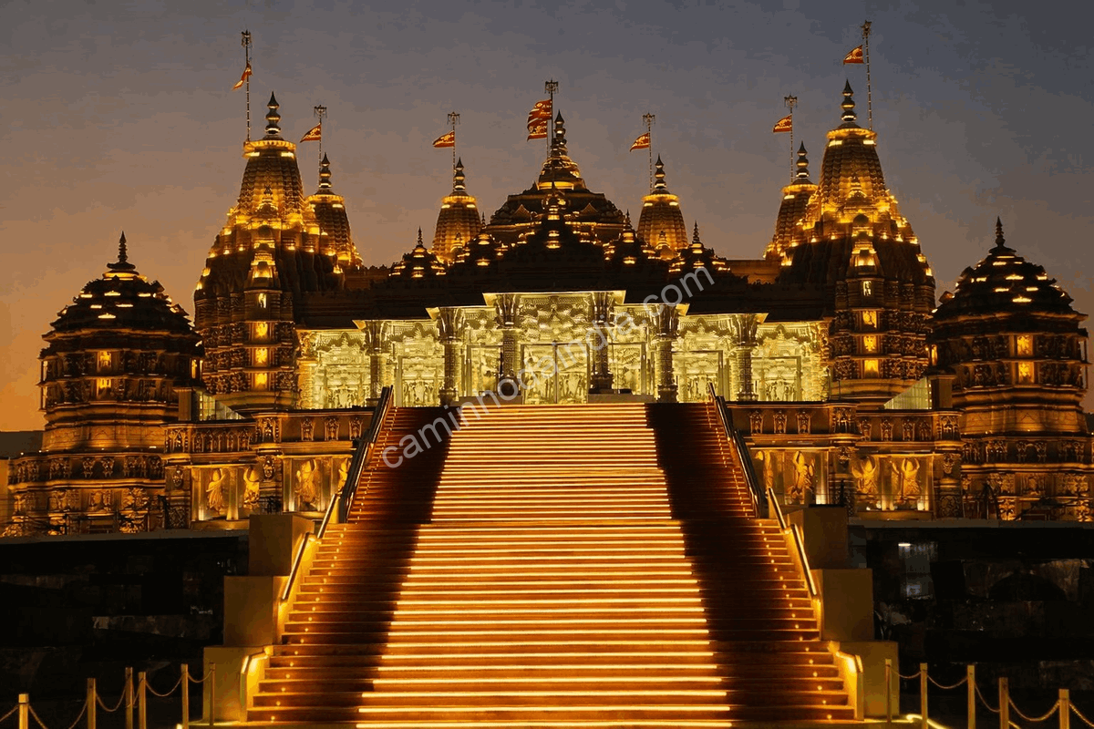 Vista do BAPS Hindu Mandir em Abu Dhabi, primeiro templo hindu tradicional construído nos Emirados Árabes Unidos