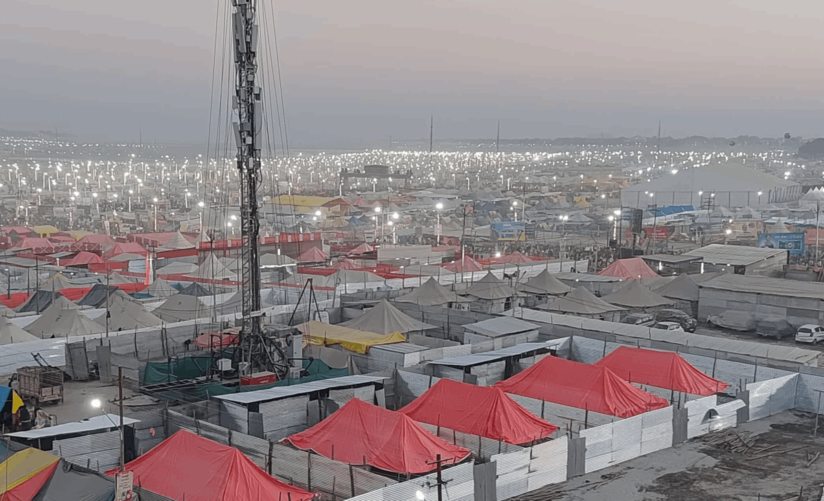 cidade-prayagraj-kumbh-mela Cidade temporária construída em Prayagraj durante o Kumbh Mela para receber milhões de peregrinos