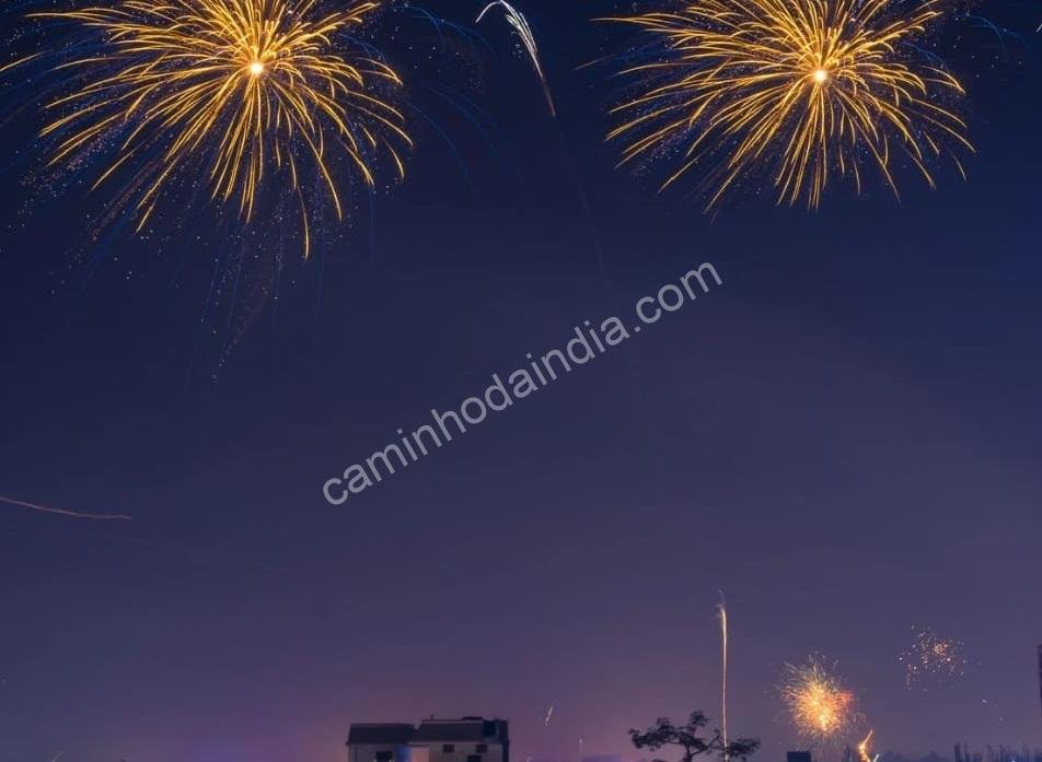 fogos-manha-vishu-kerala Durante a manhã de Vishu, fogos de artifício são acesos para celebrar o início de um novo ano com alegria e energia positiva