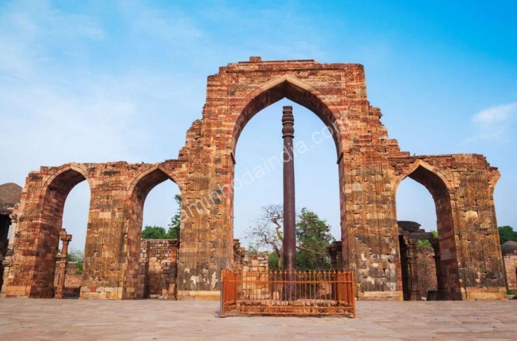 pilar-de-ferro-de-delhi Pilar de Ferro de Delhi no complexo de Qutb