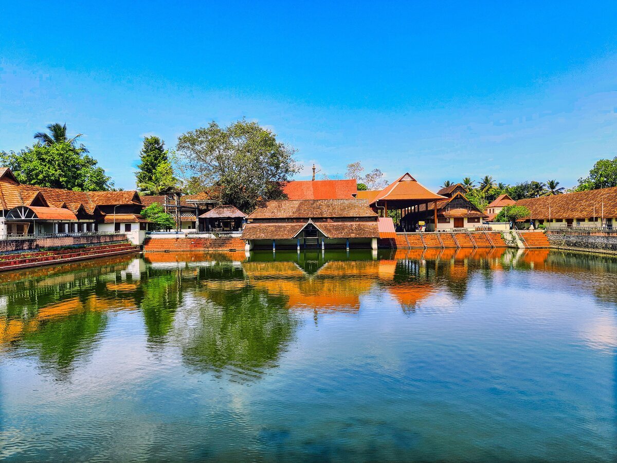 templo-ambalappuzha-shri-krishna-swamy-kerala Templo Ambalappuzha Shri Krishna Swamy em Kerala, com Krishna na forma de Parthasarathy