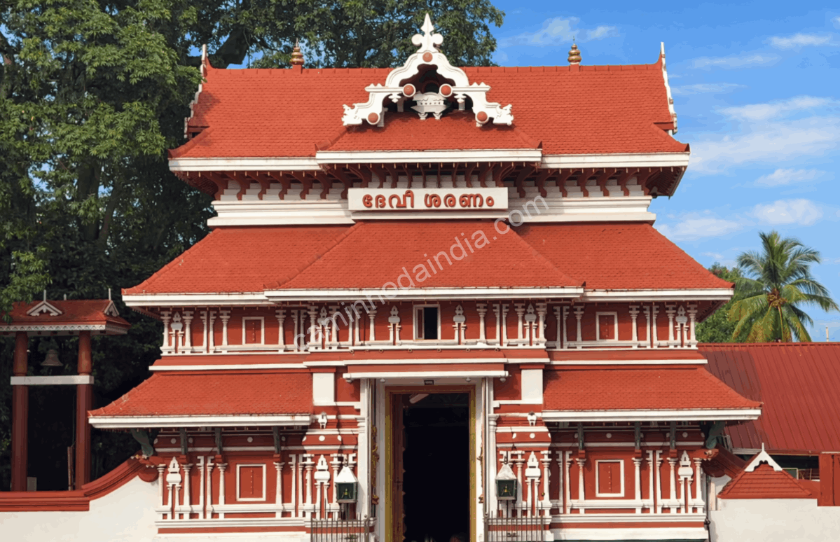 Templo Paramekkavu Bhagavathy em Thrissur, Kerala, dedicado à deusa Bhagavathy