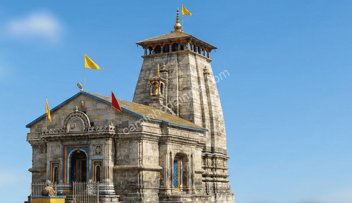 yamunotri-templo-fonte-rio-yamuna-char-dham Templo de Yamunotri nos Himalaias de Garhwal, local de peregrinação dedicado à deusa Yamuna e ponto de origem do rio