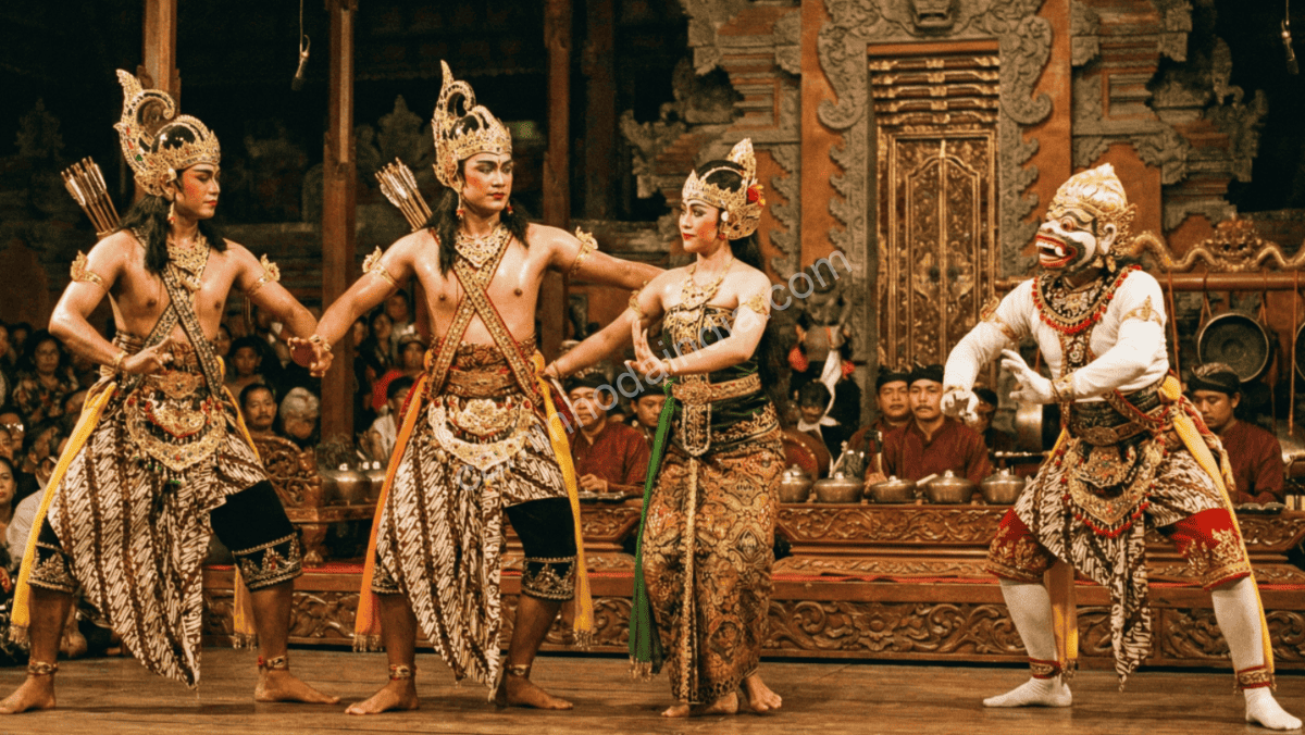 Artistas na Indonésia apresentando Wayang Wong com cenas do Ramayana